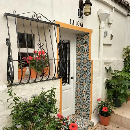 Holiday home Private Terrace-romantic-sea, Castle Views-central
