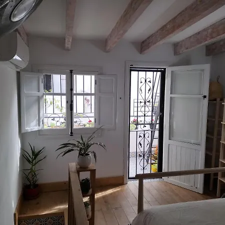 Private Terrace-romantic-sea, Castle Views-central Holiday home