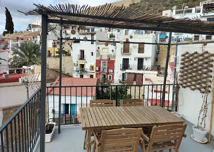 Semesterbostad Private Terrace-romantic-sea, Castle Views-central *