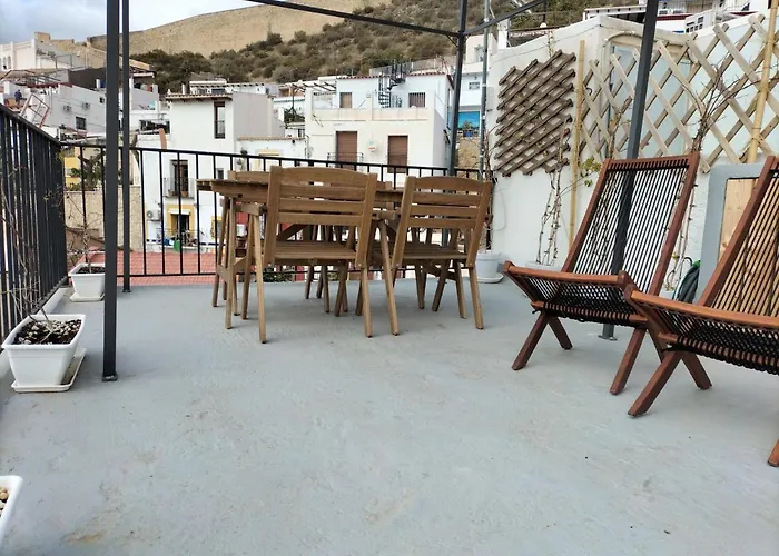 Private Terrace-romantic-sea, Castle Views-central Semesterbostad