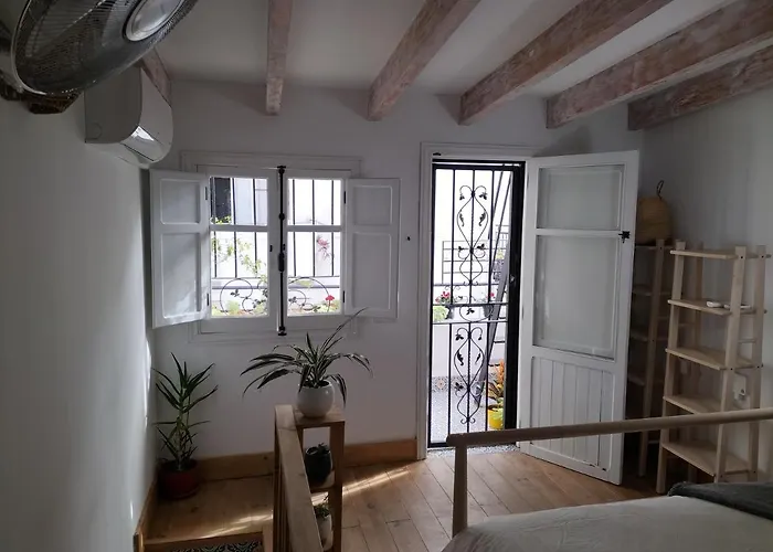 Private Terrace-romantic-sea, Castle Views-central Semesterbostad