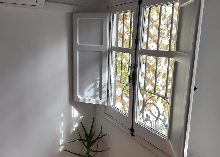 Semesterbostad Private Terrace-romantic-sea, Castle Views-central
