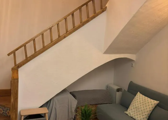 Semesterbostad Private Terrace-romantic-sea, Castle Views-central