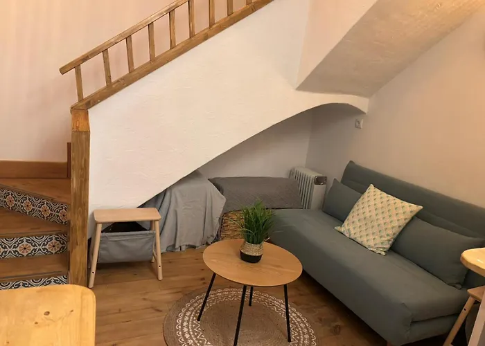 Semesterbostad Private Terrace-romantic-sea, Castle Views-central *